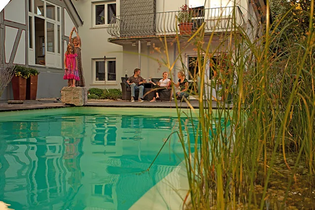 Planung eines Schwimmteichs auf dem Zeichentisch